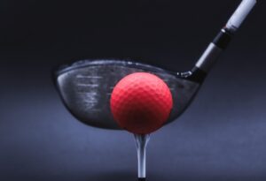 ゴルフ初心者がドライバーを当てるためのコツは？